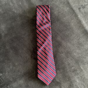 Roundtree ad York Men's REPP Tie Handmade 100% Silk Handmade in USA Red Blue